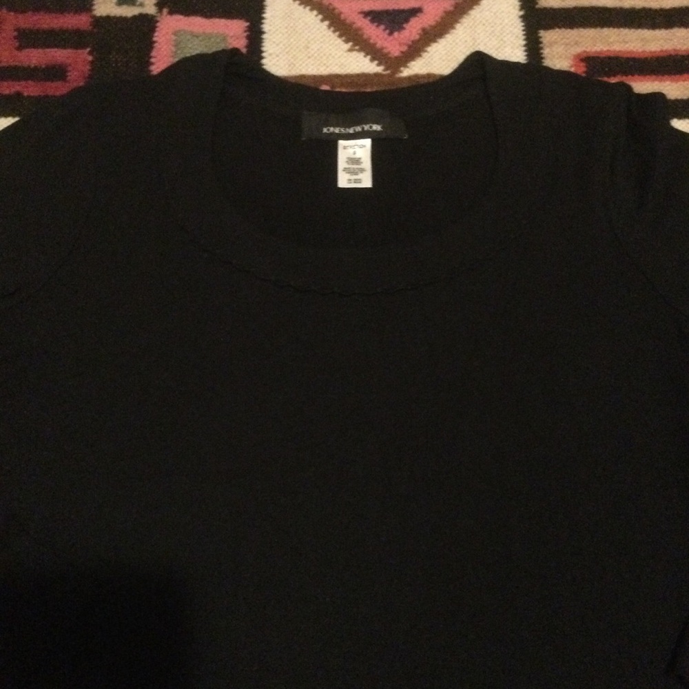 Woman’s Jones New York Black Stretch Scoop Neck Top